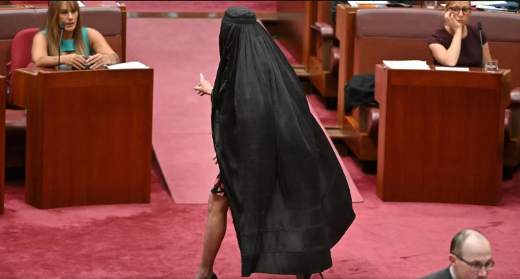 Rasis, Senator Australia Diskors karena Aksi Mengolok-Olok Burka